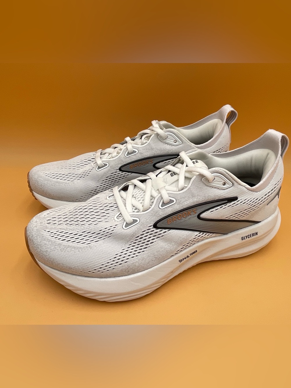 Size 10 D Brooks Women Glycerin 22 Running Shoes White Grey Black Run & Walk